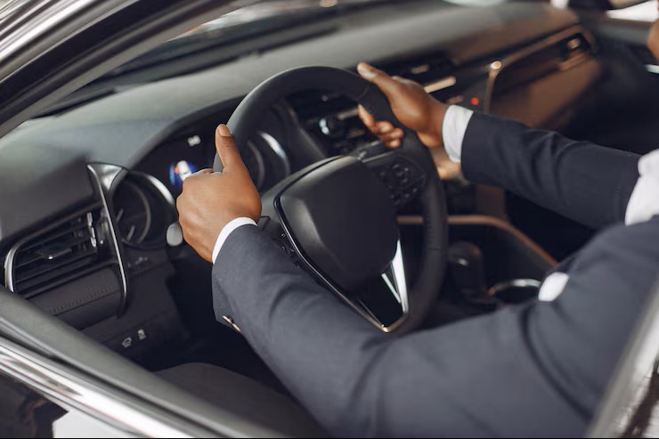 Chauffeur au volant
